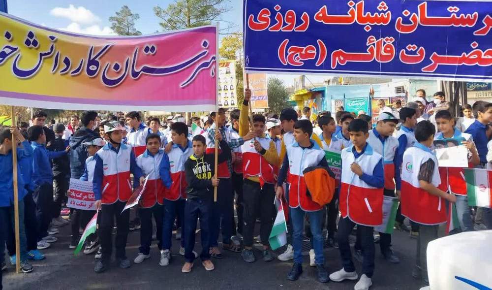   حضور گسترده خانواده بزرگ جمعیت هلال احمر شهرستان مه ولات در راهپیمایی 13 آبان 