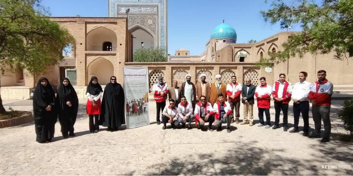 آغاز ویژه برنامههای هفته هلال احمر با عطرافشانی آستان شهدای گمنام و دیدار با ائمه جمعه در شهرستان ت